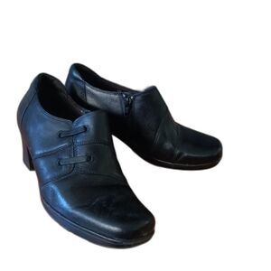 Clarks Bendables Black Leather Side Zip Heeled Ankle Boots Sz 8 W